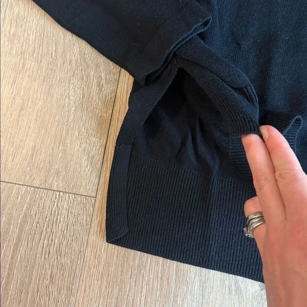 LULULEMON BLACK KNIT SWEATER WITH SIDE SLIT. EXCELLENT EXCELLENT CONDITION! MED